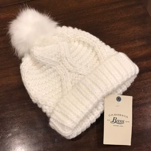 G.H. Bass & Co. cream knit beanie hat NWT